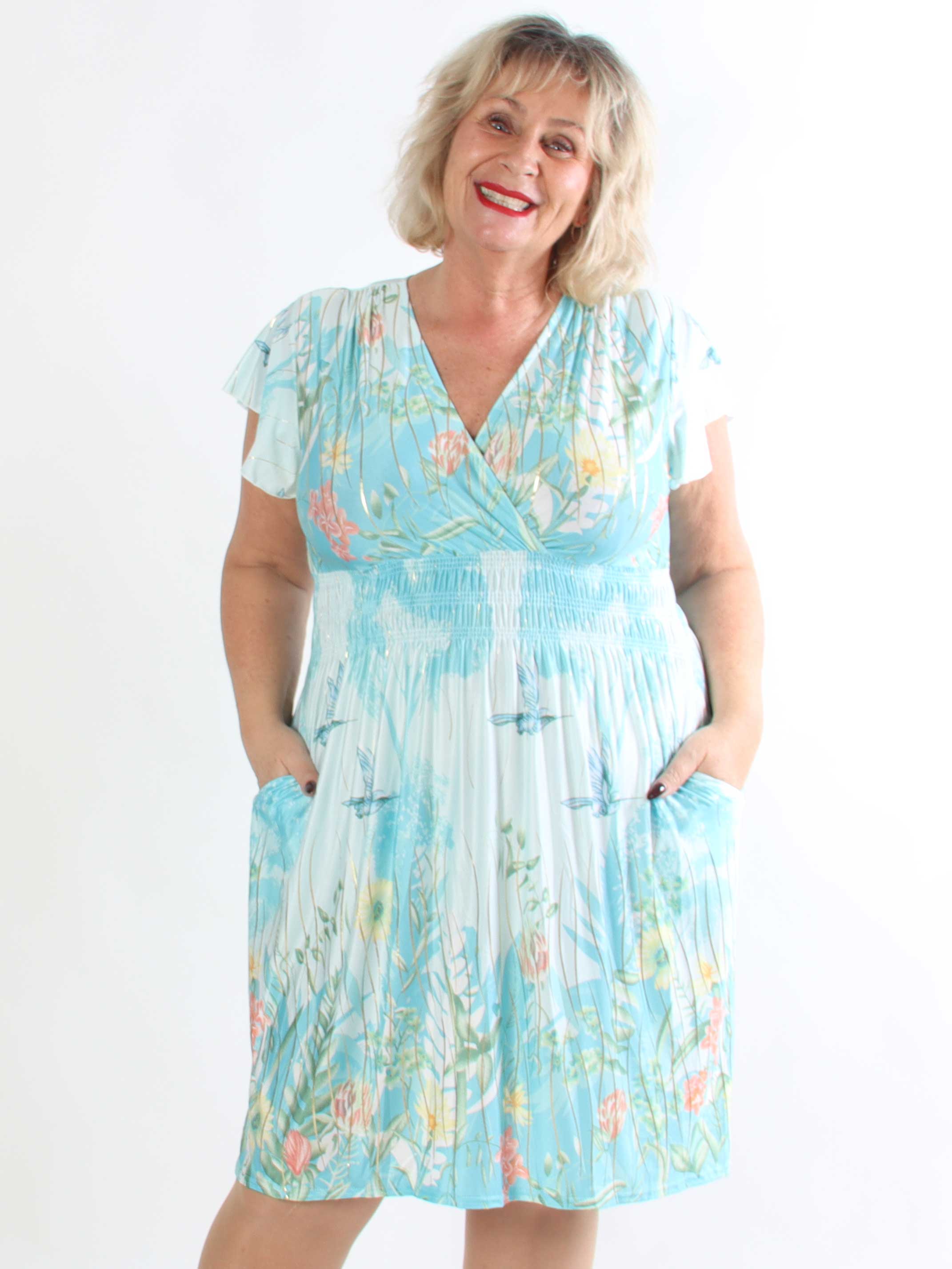 Pams Hummingbird Short - Kort plus size kjole med fuglemotiver og guld detaljer