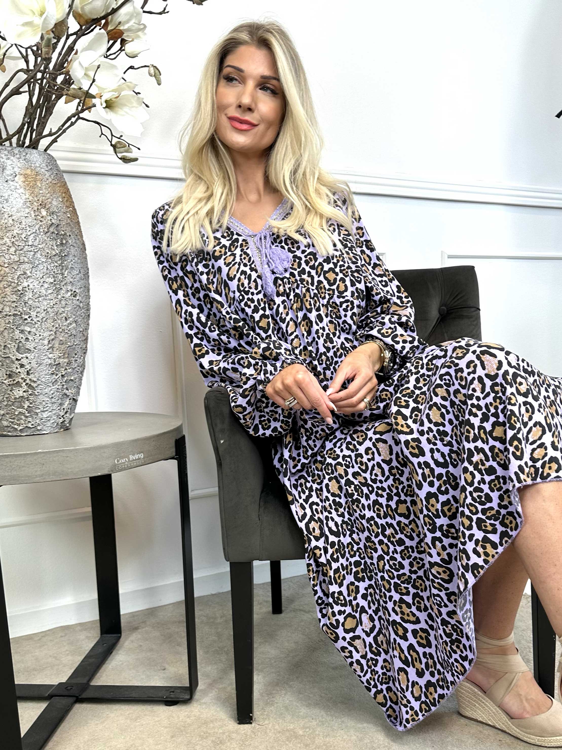 Rebecca - Lång tunikaklänning i leopardmönster