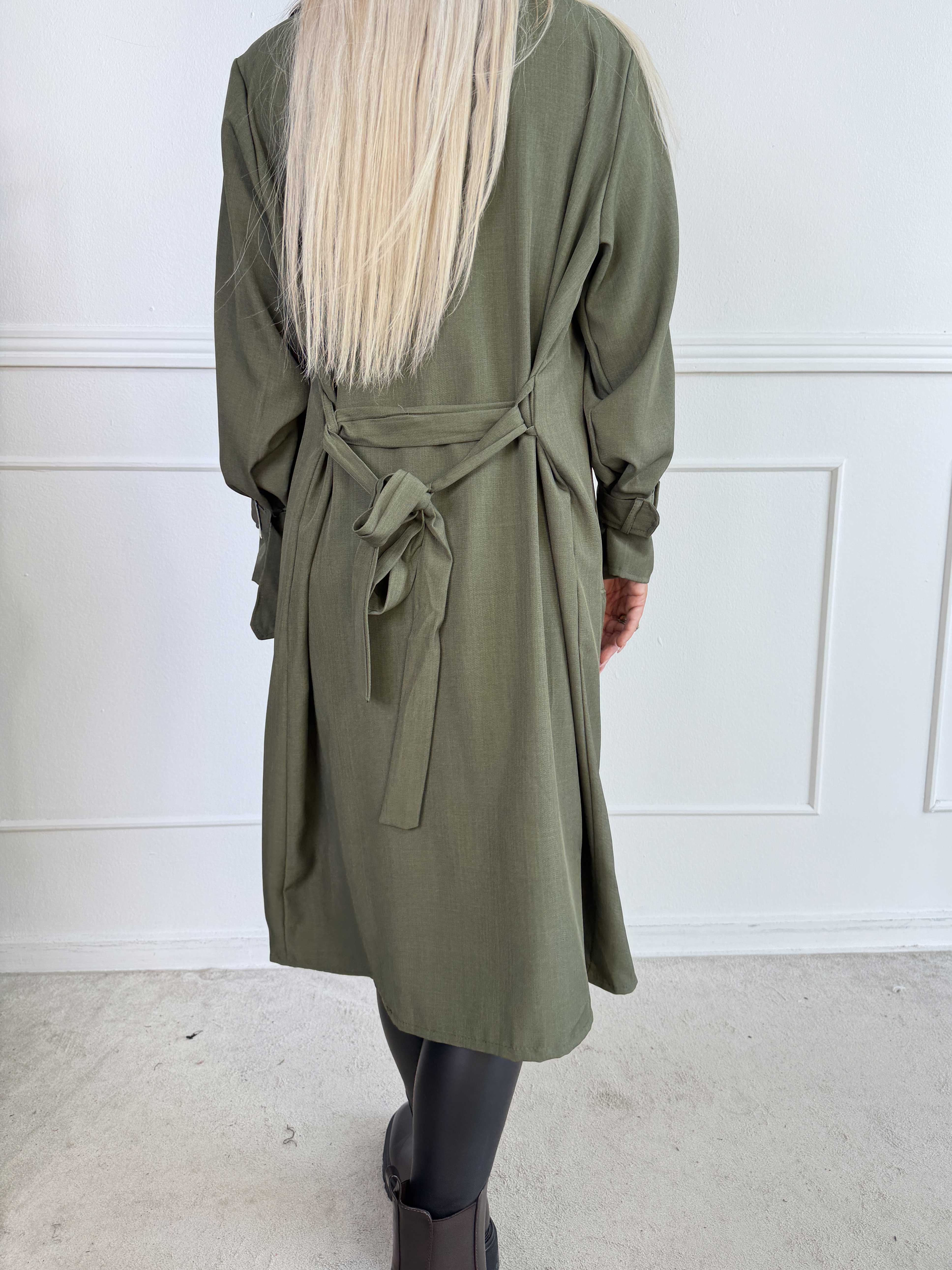 Sharpay 2.0 – Lätt trenchcoat med knytskärp