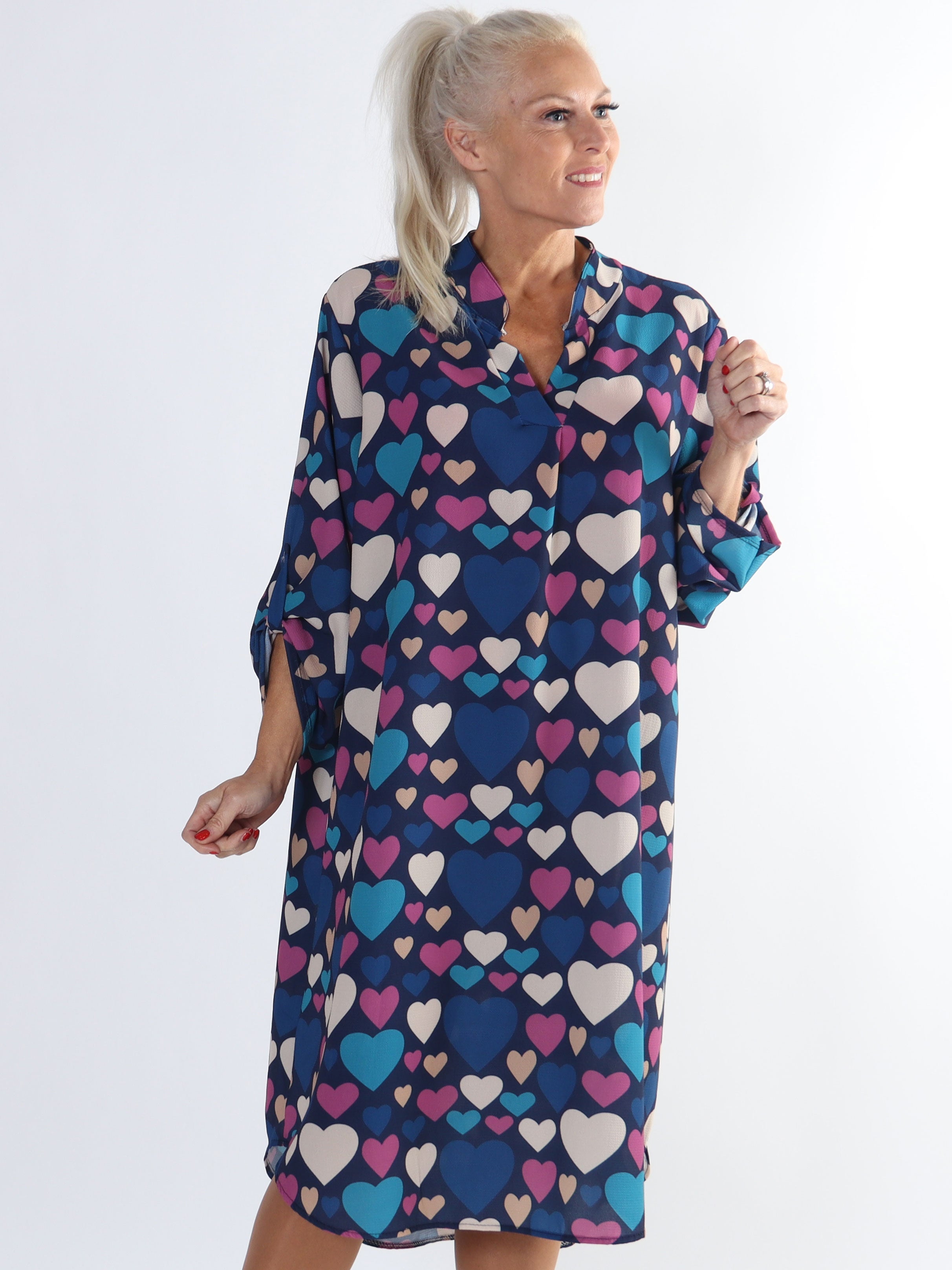 Vanesa Heart Long - Plus size klänning med hjärtmönster