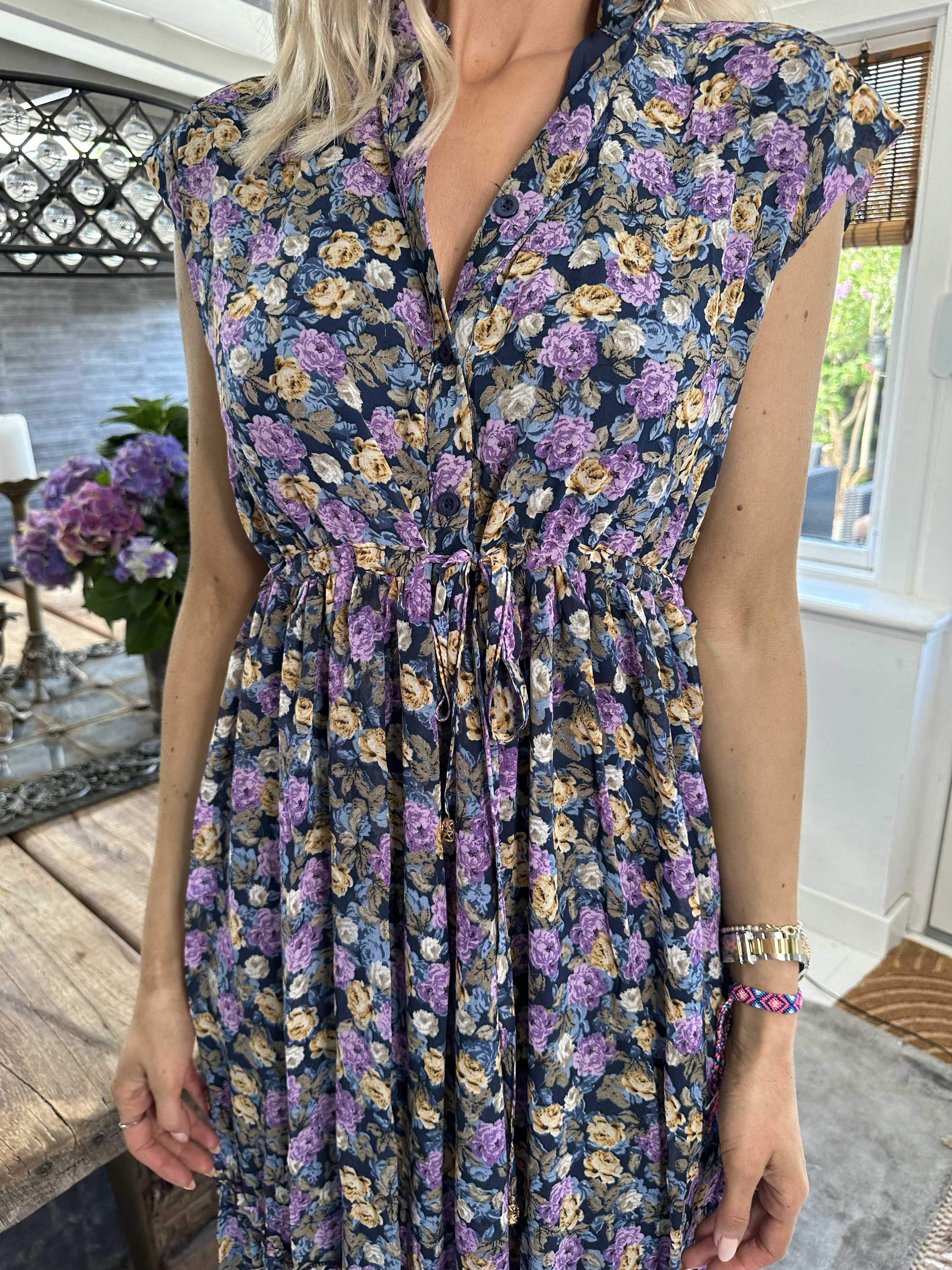 Alberte - Söt sommarklänning i chiffong med blommönster