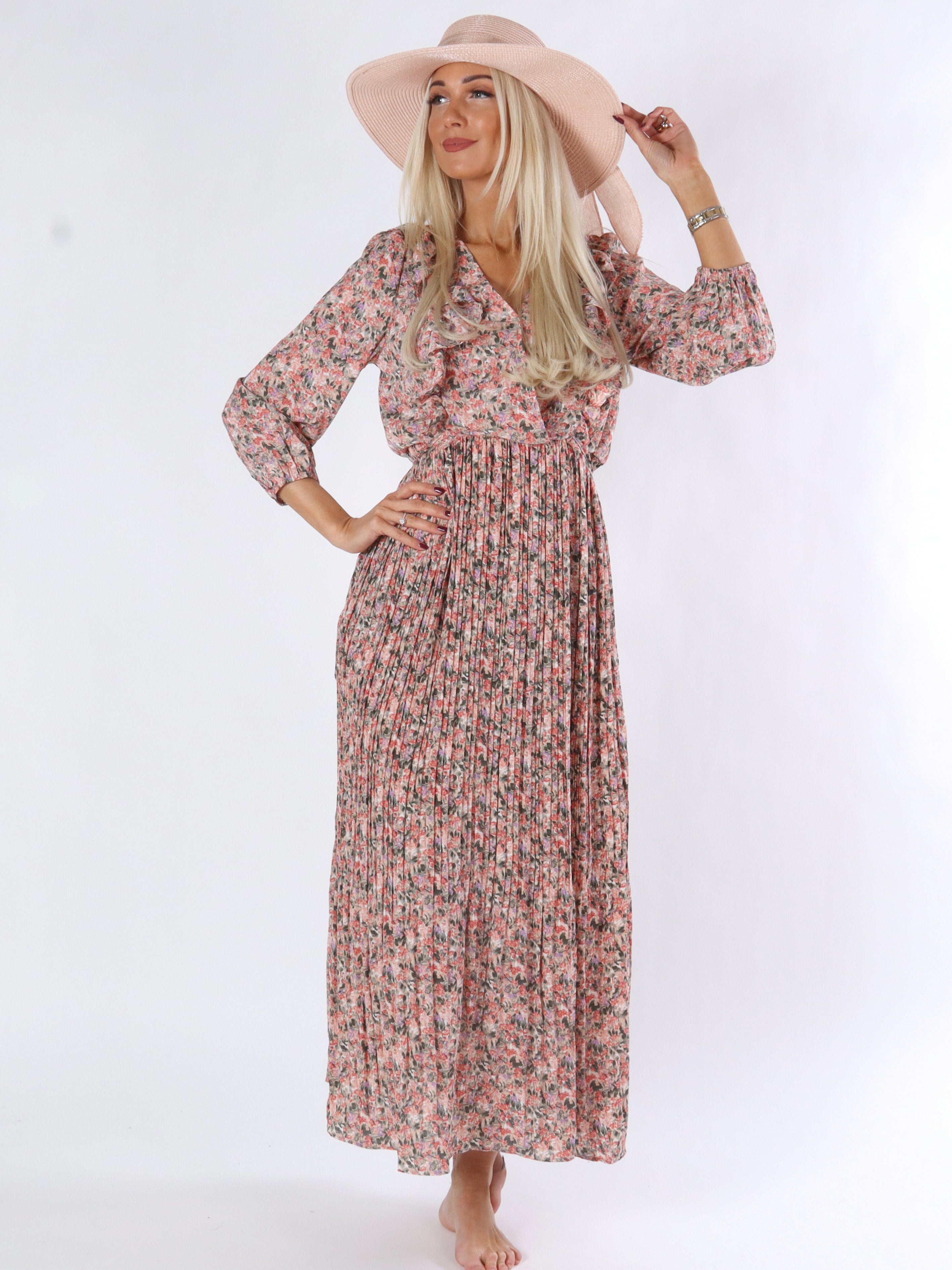 Betsy - Lång rosa klänning i blommönster med veck