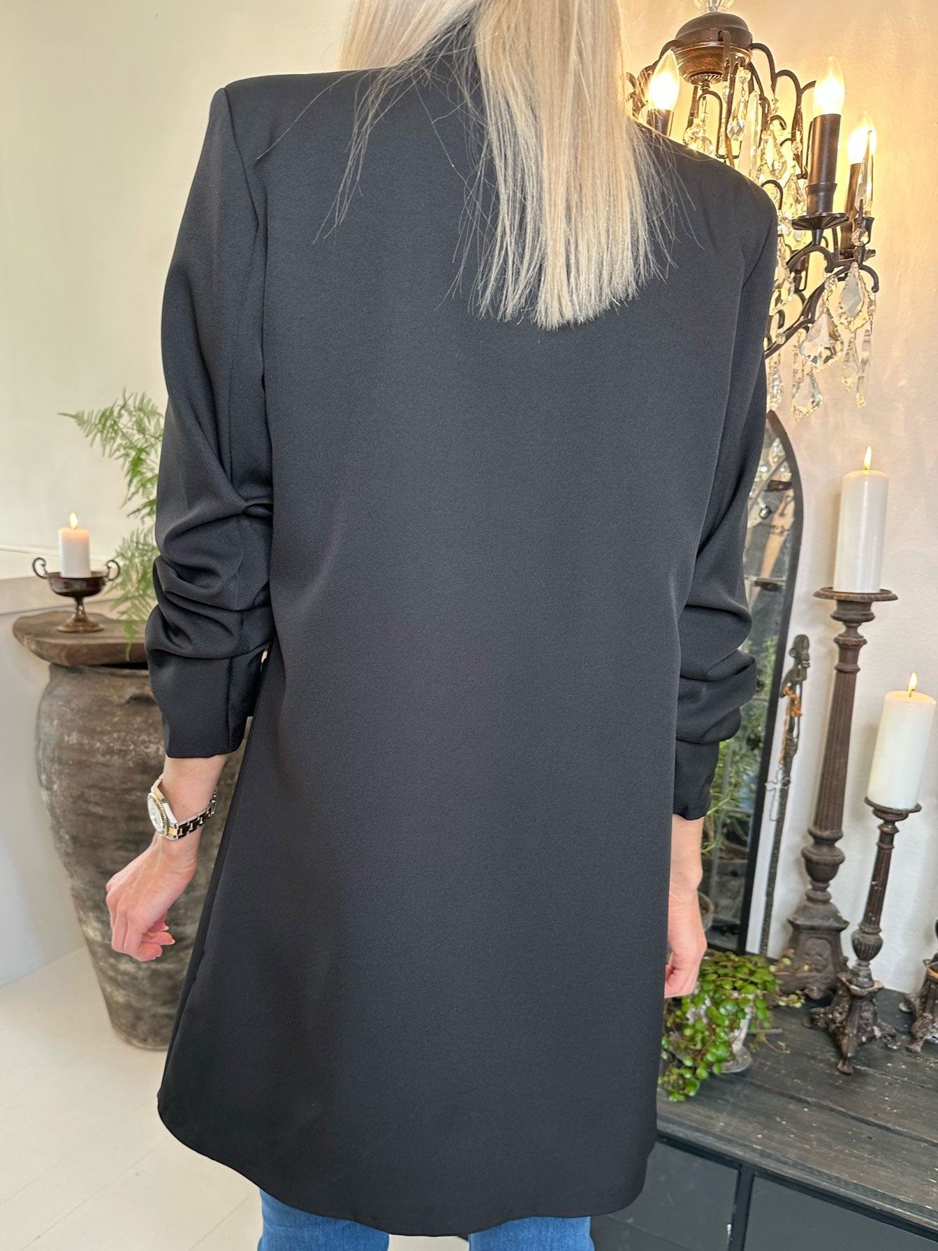 Mila Long - Snygg blazer med veck på ärmen