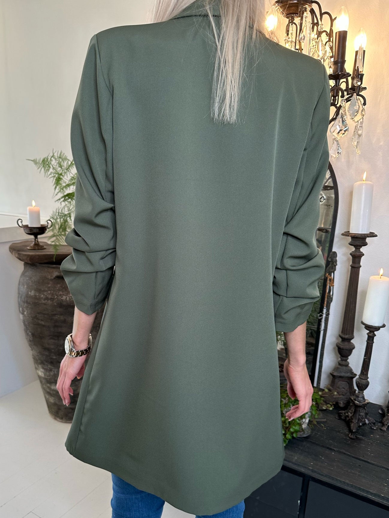 Mila Long - Snygg blazer med veck på ärmen
