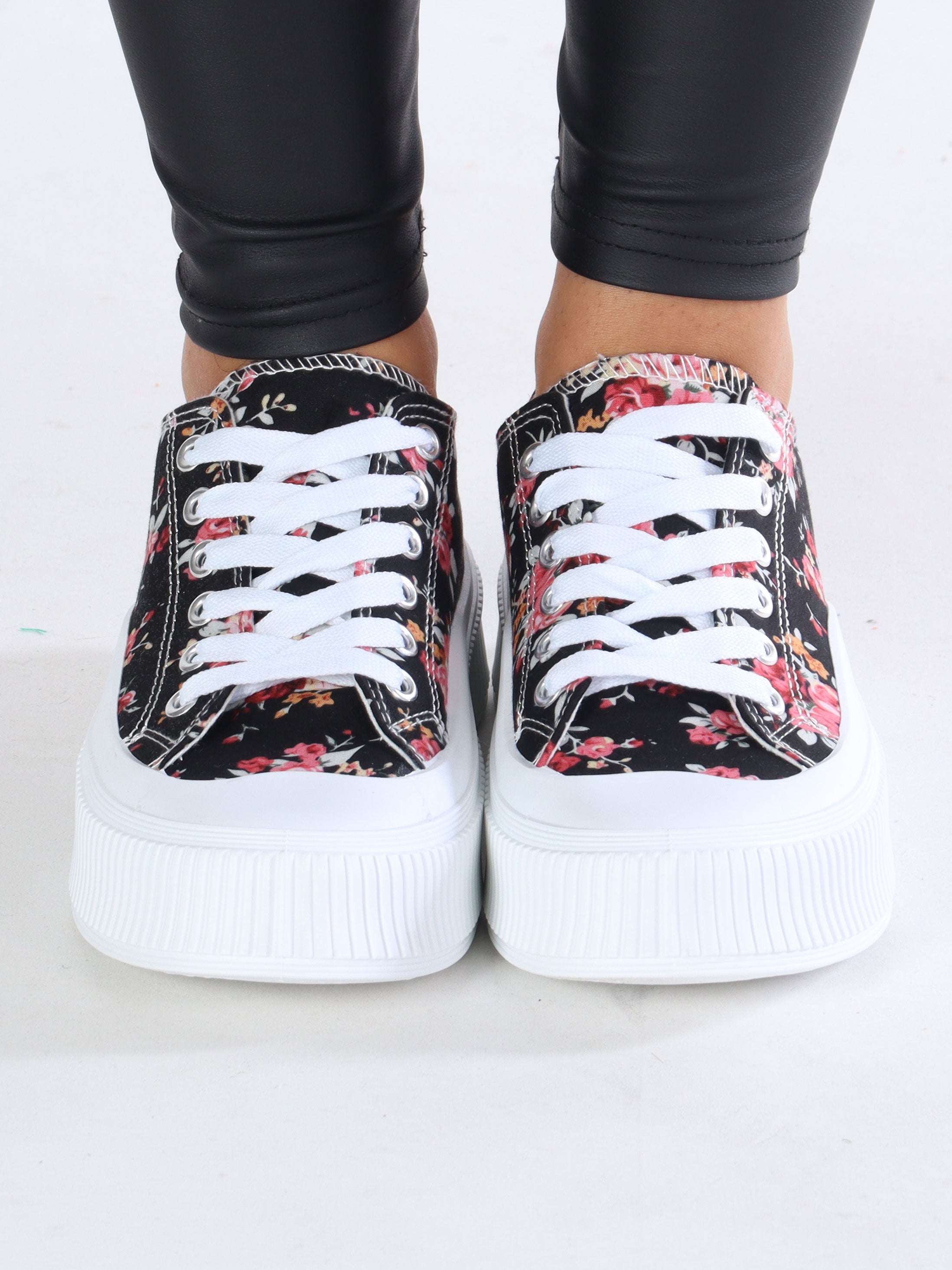 Melina - Sneakers med blommönster och bred vit sula