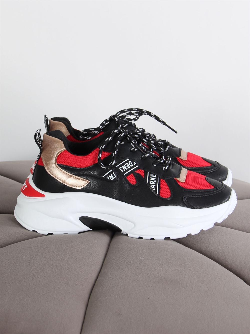 Mell - Svart sneaker med coola detaljer och tjock vit sula