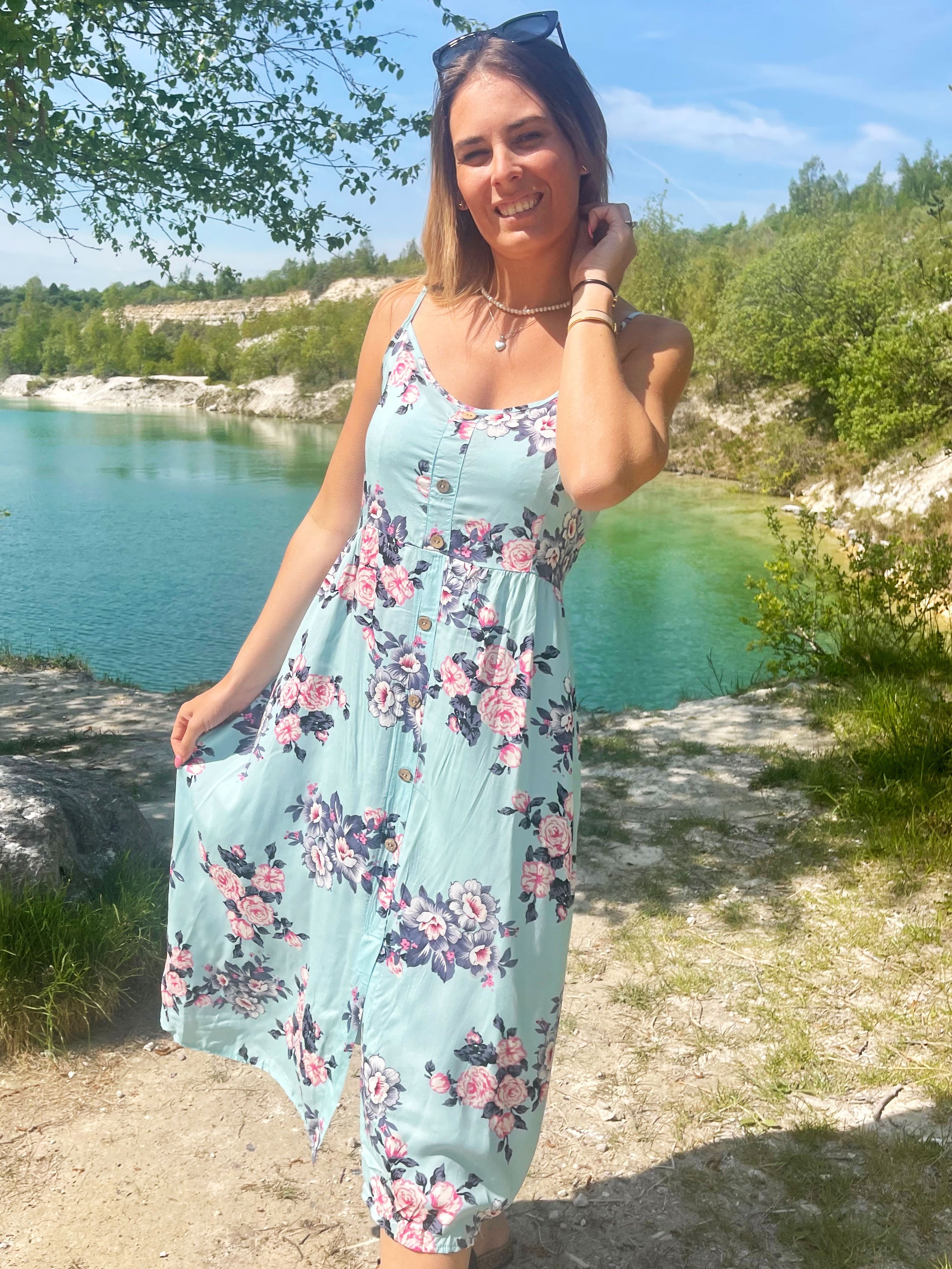 Nabila - Sort kjole med store blomster