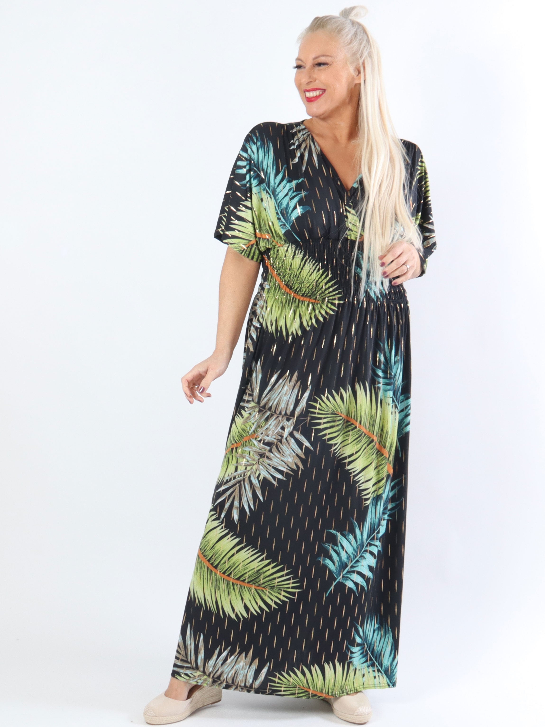 Pams Palm - Lång stretchig plus size klänning i skrynkelfritt material