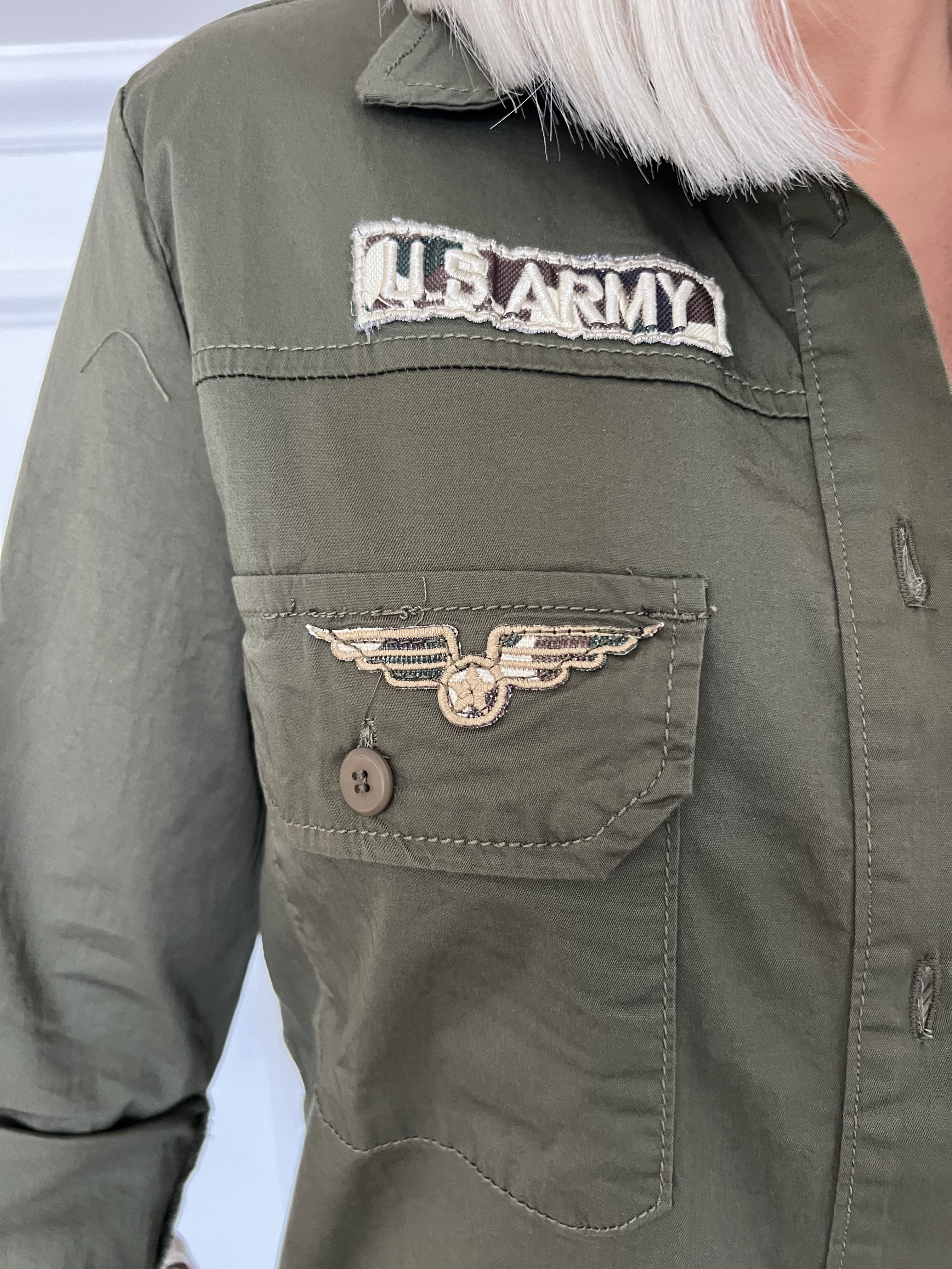 Samara - Armégrön bomullsskjorta i militär look - Army