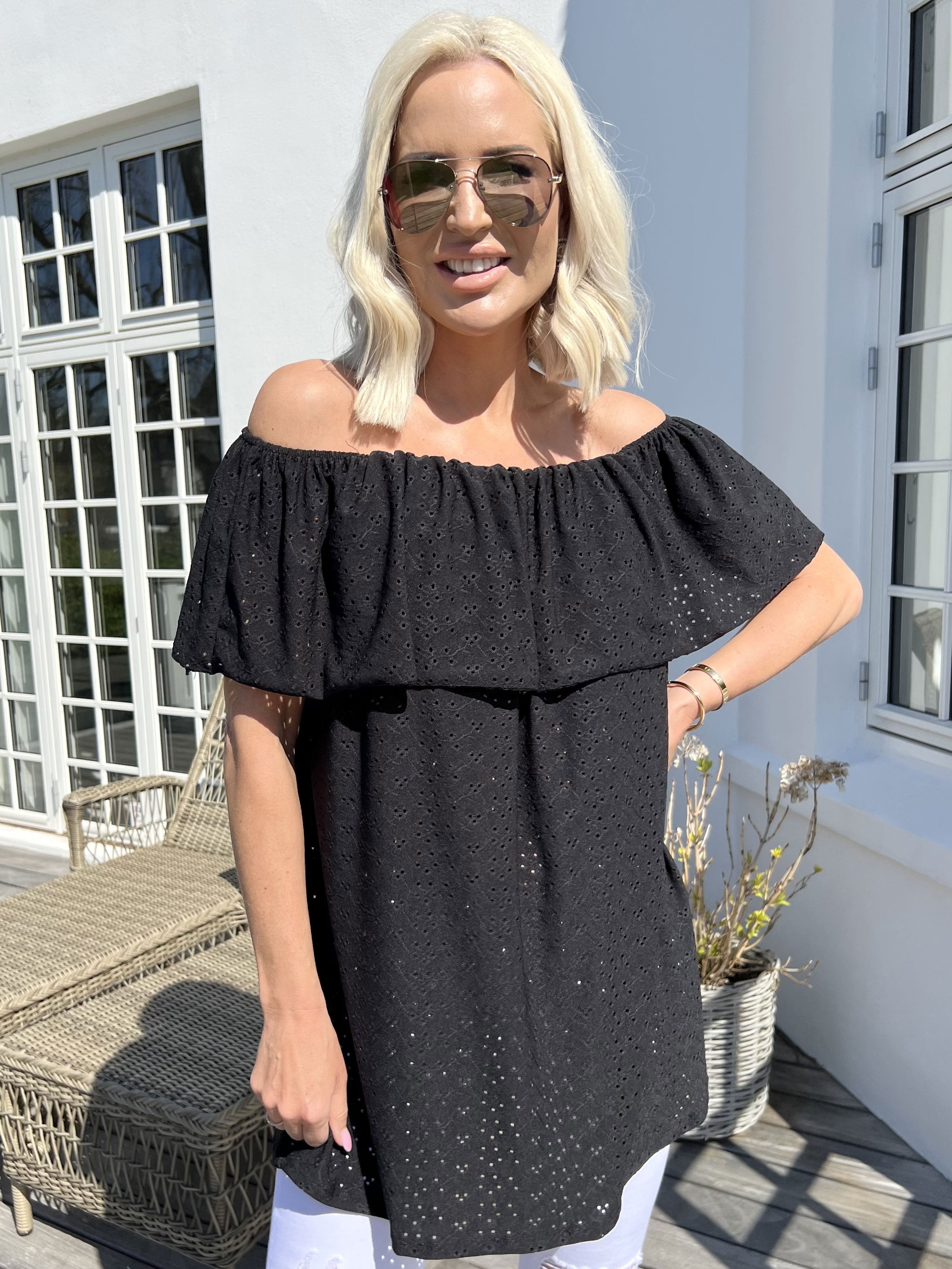 Sienna - Söt tunika med resår och broderi anglaise