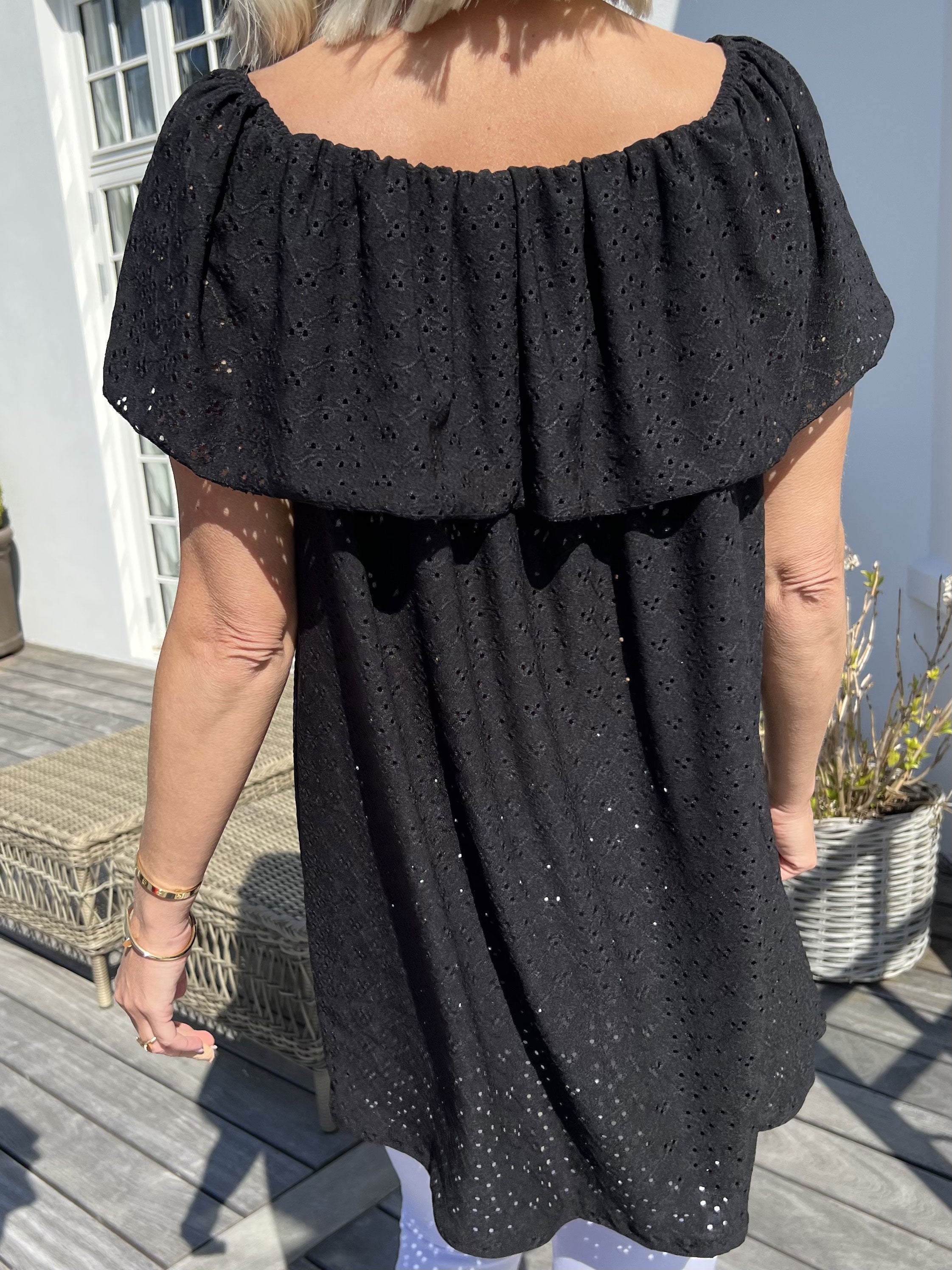 Sienna - Söt tunika med resår och broderi anglaise