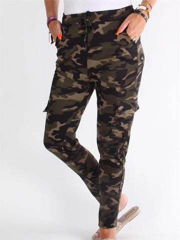 Tanja - Coola armégröna camouflage byxor med fickor