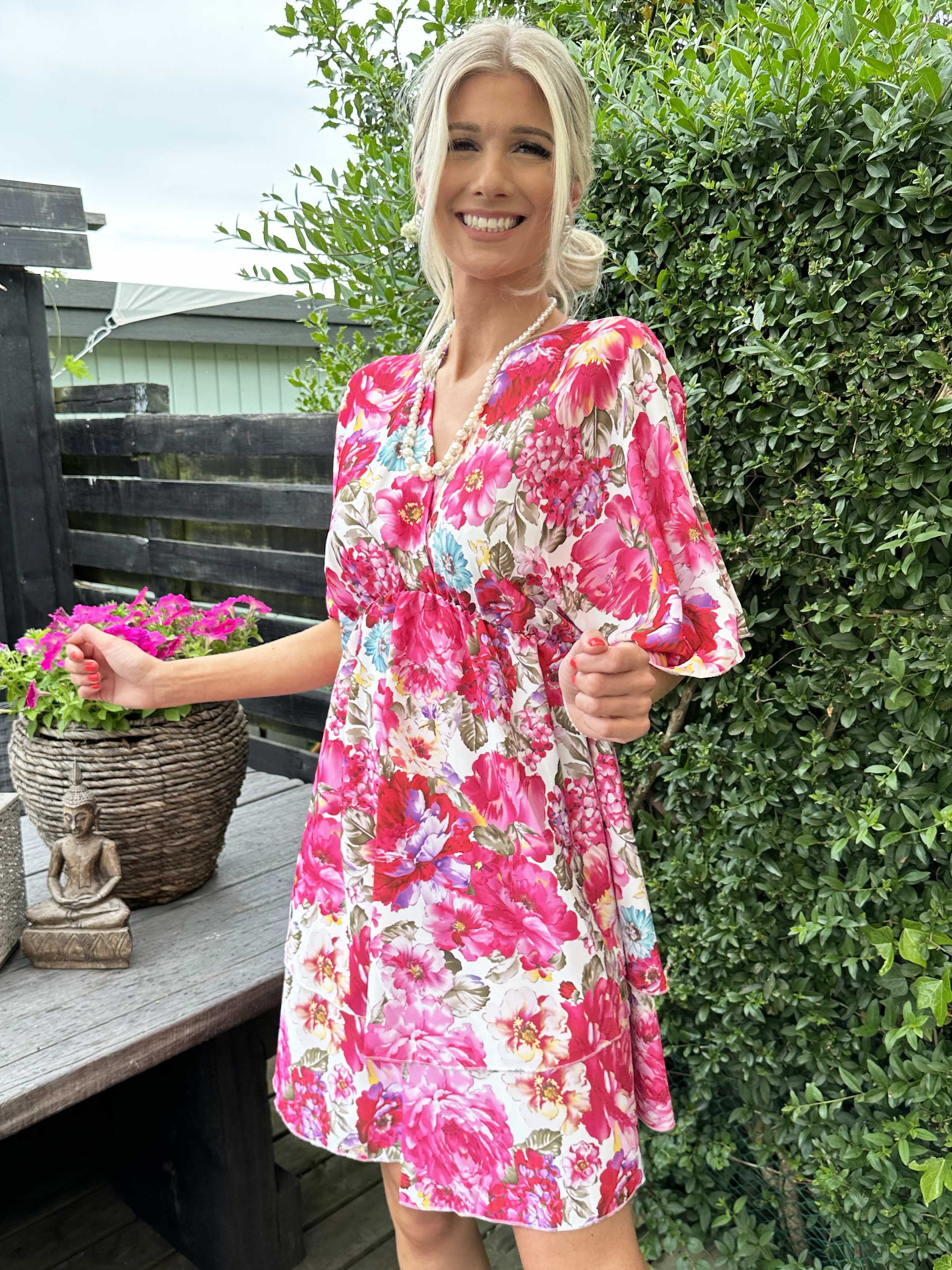 Giada - Kort klänning med blommigt tryck