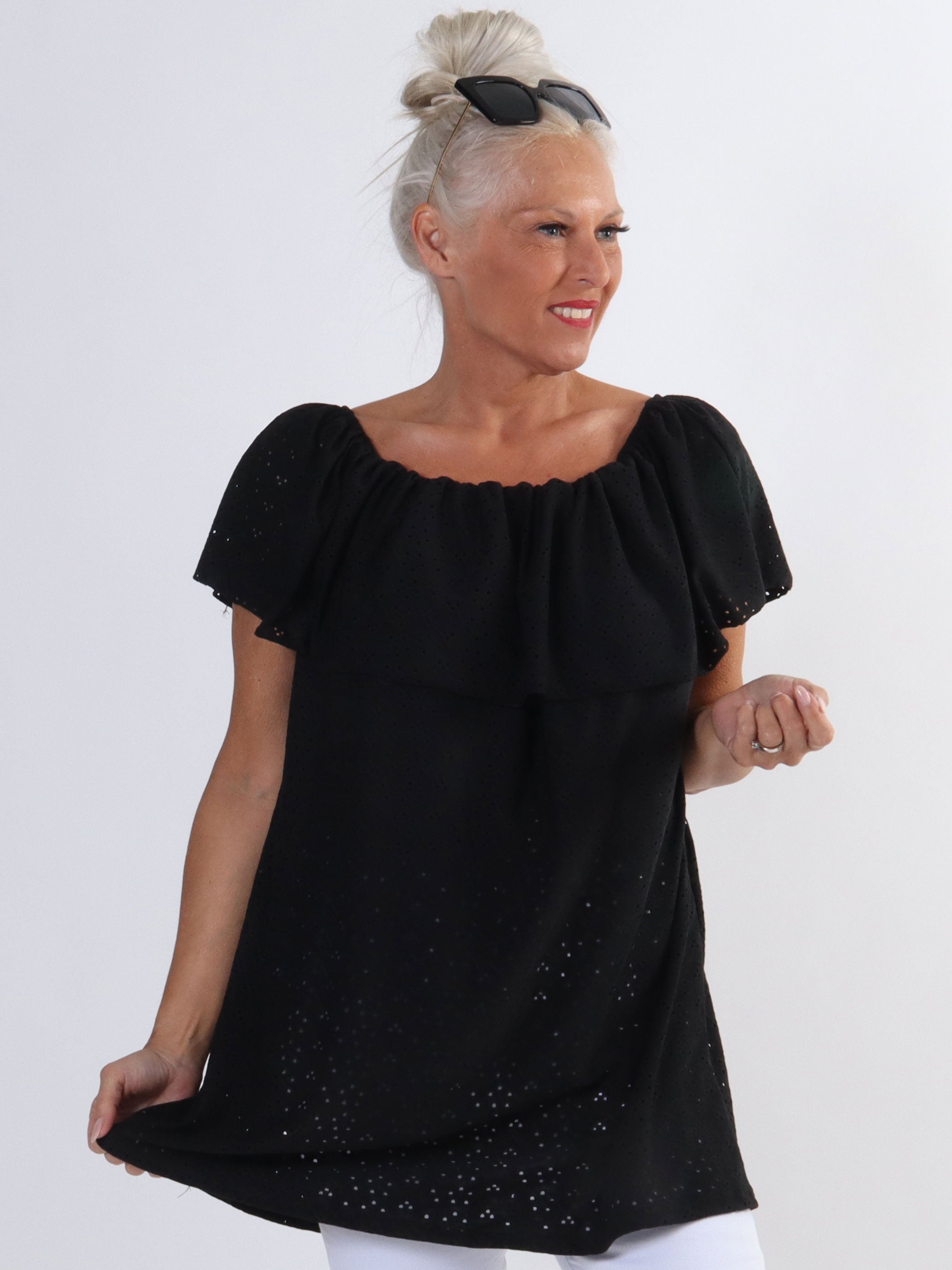 Sienna - Söt stretchig tunika i stora storlekar med broderi anglaise